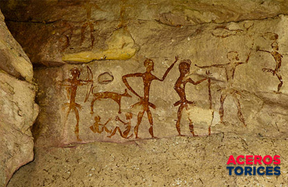 Pinturas rupestres dibujadas en una cueva, inicios del diseño gráfico