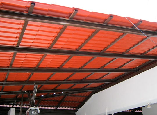 instalacion de galvateja como techo en un garaje.jpg