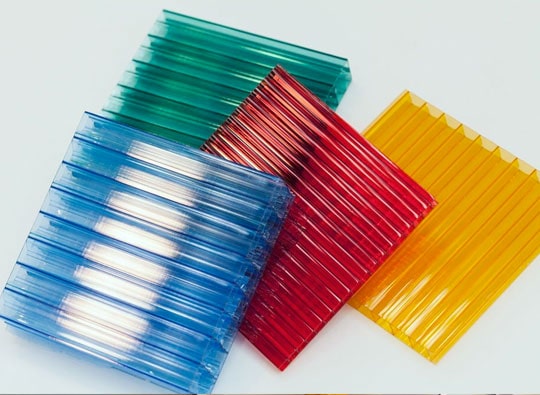 laminas de policarbonato de diferentes colores.jpg
