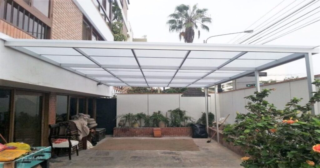 techo patio economico lamina traslucida policarbonato Techo para patio económico con lámina traslúcida de policarbonato