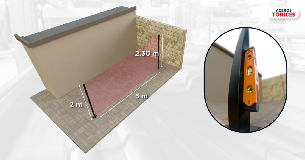 Instalación y soldadura de postes metálicos de distintas alturas para tejabán de lámina
