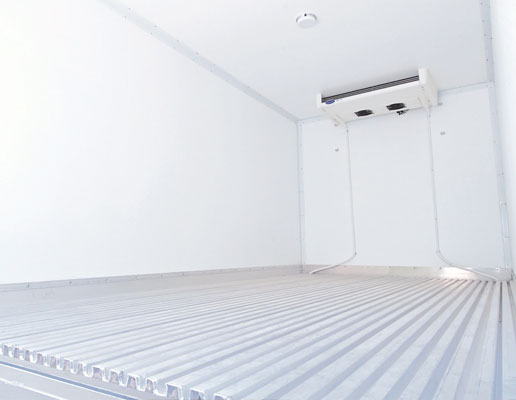 Liner panel en el interior de una caja de trailer