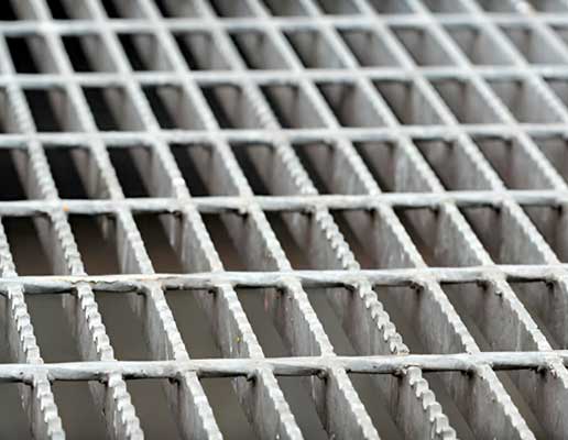 Rejilla Electroforjada galvanizada con soleras dentadas y varillas retorcidas