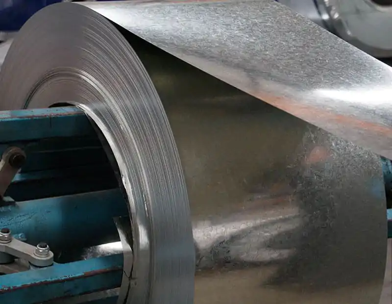 Rollo de lámina galvanizada en producción