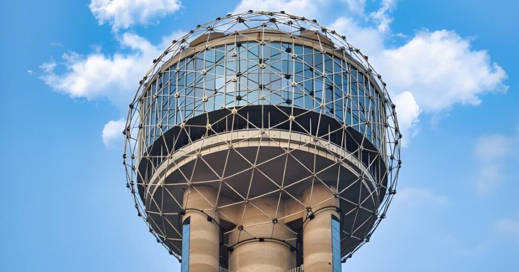  Parte alta de la Reunion Tower en Texas