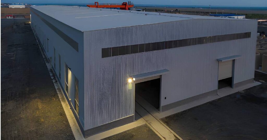 Bodega industrial construida con láminas acanaladas en Queretaro 