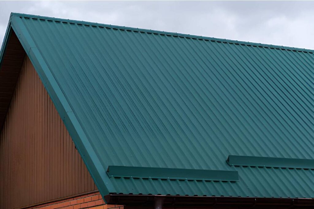 Cubierta hecha con láminas pintro acanaladas color azul