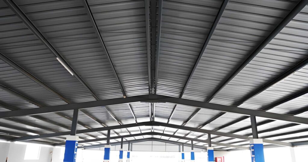 Estructura tipo fábrica con techo de lámina galvanizada