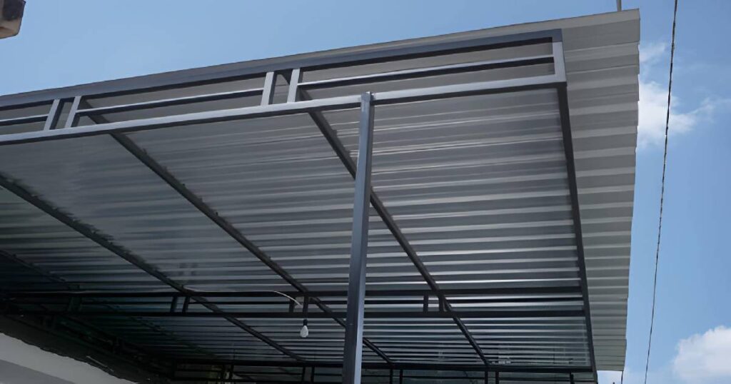 Lámina de acero acanalada instalada en cubierta