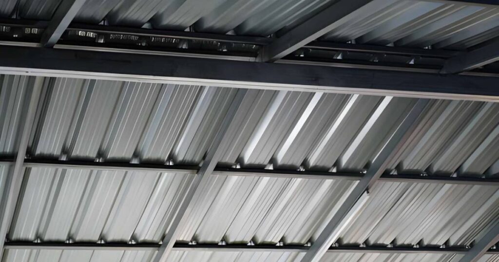 lamina galvanizada en estructura metalica industrial a dos aguas