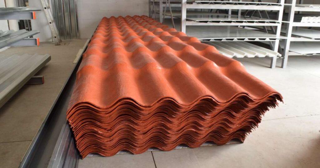 Lámina Plastiteja estibada en almacén