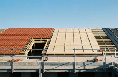 Progresión de capas de aislamiento térmico con lámina tipo teja