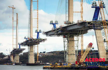 Construcción del puente Queensferry para cruzar el río Firth